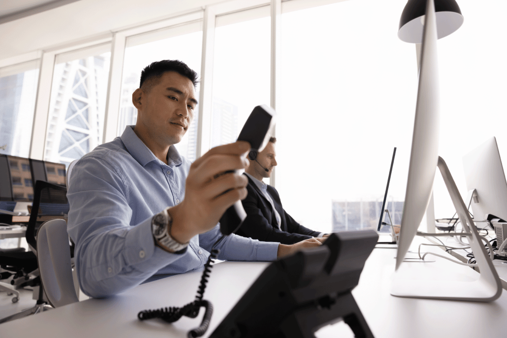 phot of agent with fewer missed calls